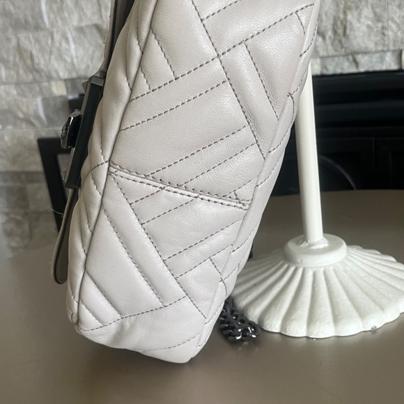 Michael Kors Model: Peyton Quilted Cement Color Crossbody with Gunmetal Chain - Picture 11 of 15